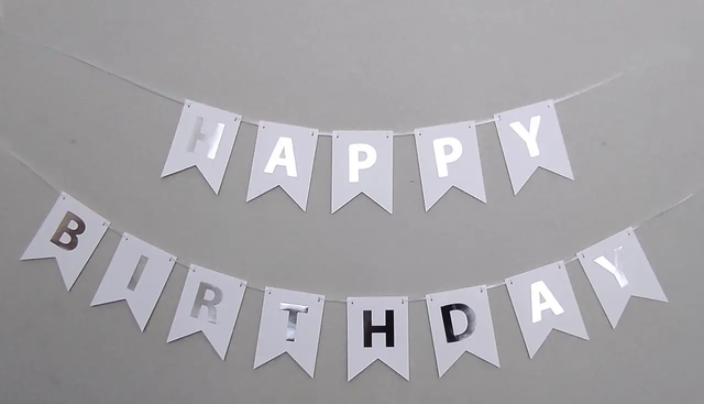 Гірлянда літери Happy Birthday срібло на білому